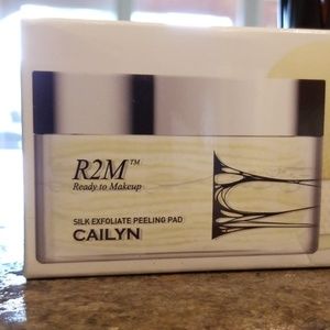 NIB Cailyn R2M Silk Exfoliate Pads
